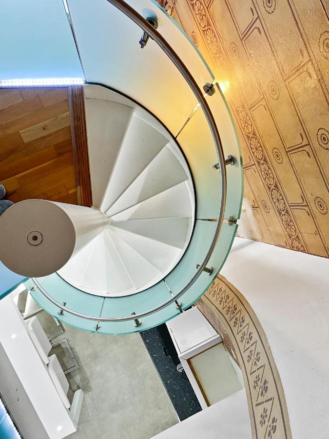 Rare 1-Bed Church Converted Apartment In 런던 외부 사진