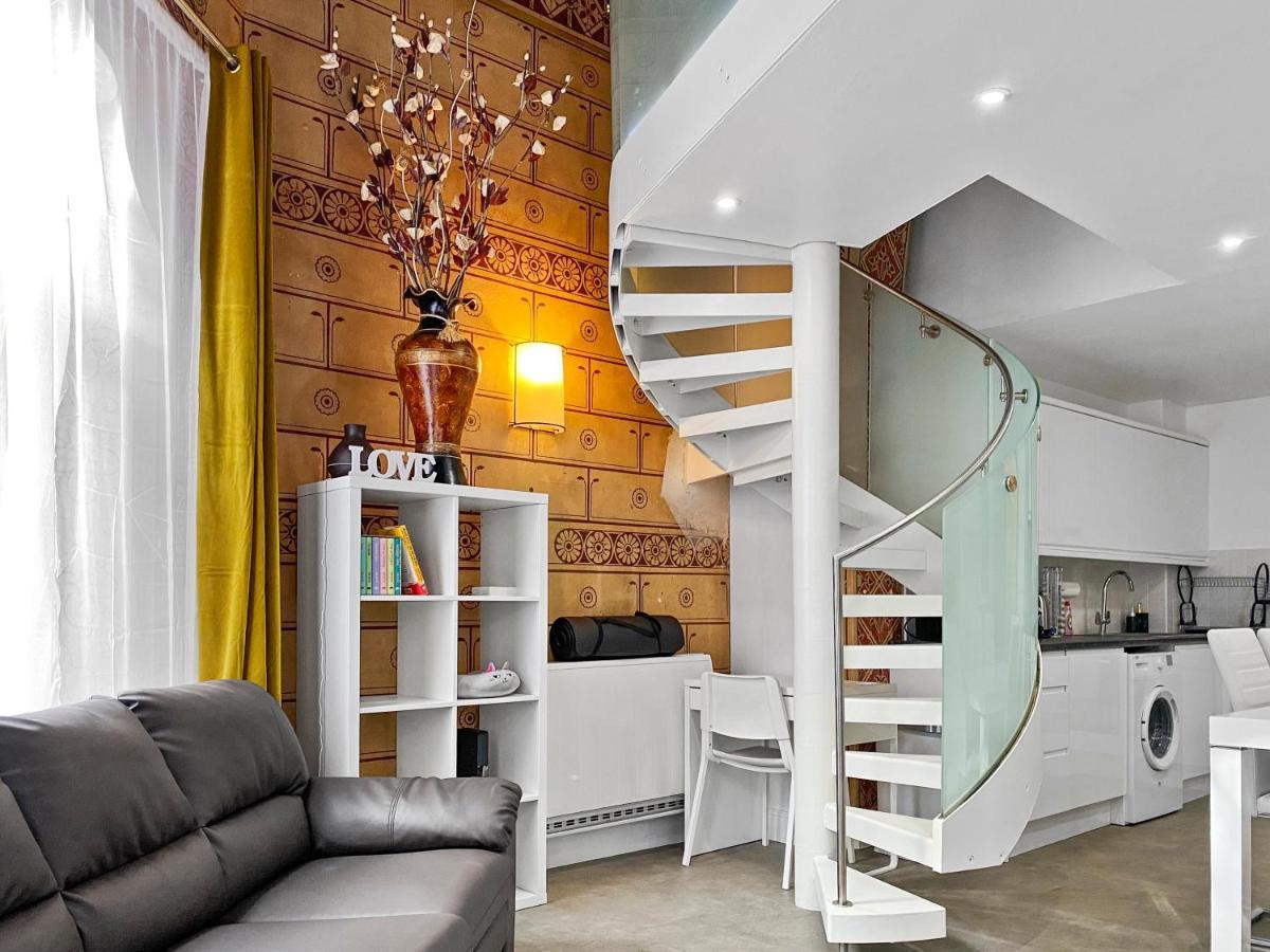 Rare 1-Bed Church Converted Apartment In 런던 외부 사진